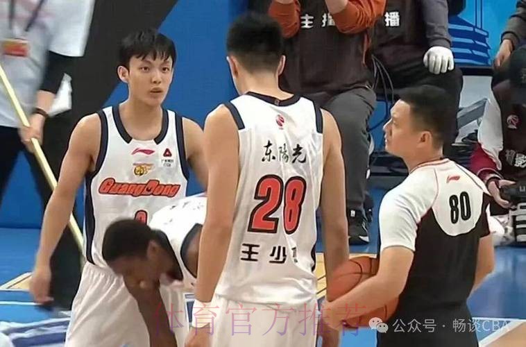 曾凡博18分徐杰伤退 北京狂胜31分送广东赛季首败